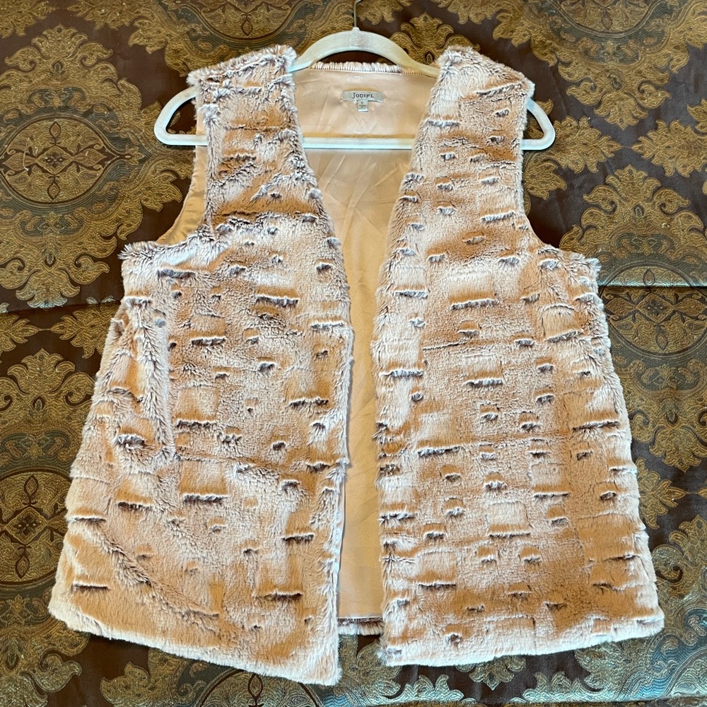 Elegant Faux Fur Vest